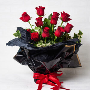 Aranjament-floral-din-trandafiri-rosii-Red-Passion-Aniela-Events
